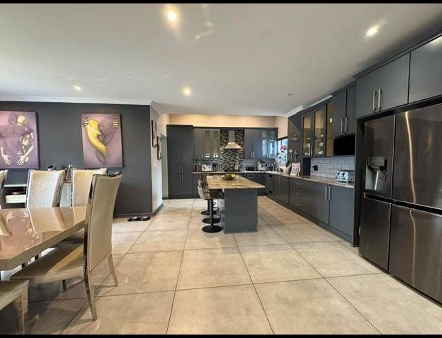 5 BEDROOM HOUSE FOR SALE IN MIDSTREAM ESTATE